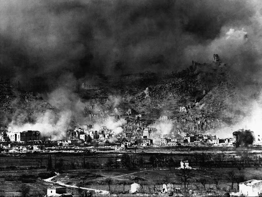 Cassino sotto i bombardamenti (1944)